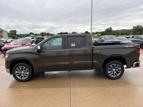 Used 2024 Chevrolet Silverado 1500 LT AWD/4WD image 6