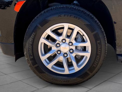 Used 2022 Chevrolet Suburban LT AWD/4WD image 11