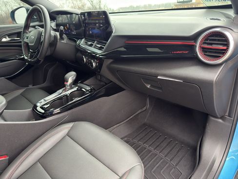 Used 2025 Chevrolet Trax RS w/ Sunroof Package image 47