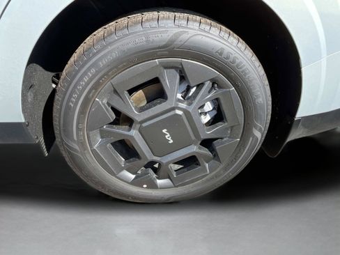 New 2026 Kia Carnival EX FWD image 11