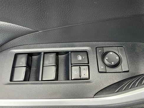 Used 2019 Toyota RAV4 XLE FWD image 11