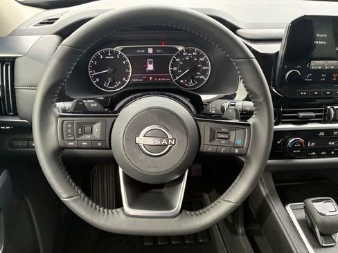 Certified 2025 Nissan Pathfinder SL w/ Black Appearance Package AWD/4WD image 16