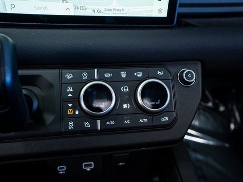 Used 2023 Land Rover Defender 110 X-Dynamic SE image 43