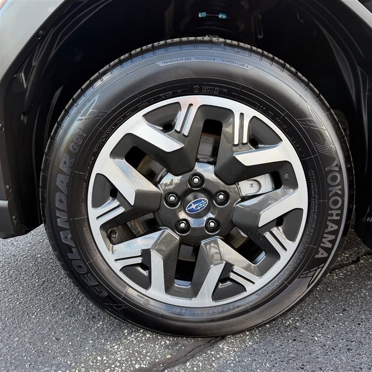 Used 2025 Subaru Forester Premium AWD/4WD image 12