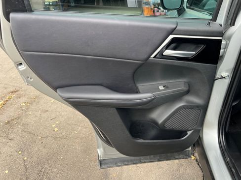 Used 2023 Mitsubishi Outlander SE image 28