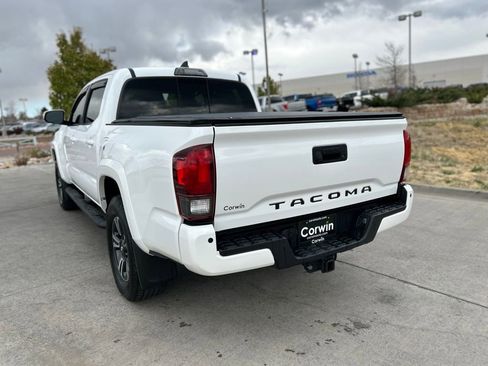 Used 2018 Toyota Tacoma TRD Sport w/ TRD Premium Sport Package AWD/4WD image 6