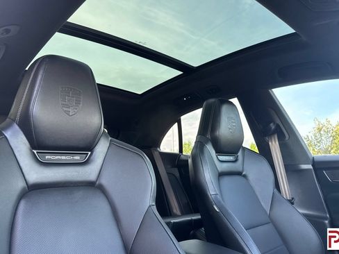 Used 2025 Porsche Macan Turbo Electric AWD/4WD image 19