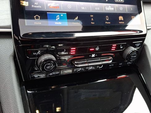 Certified 2023 Jeep Grand Cherokee L Limited image 17