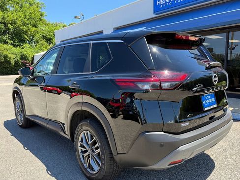 Used 2023 Nissan Rogue S AWD/4WD image 12