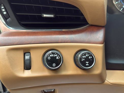 Used 2016 Cadillac Escalade ESV Platinum AWD/4WD image 36