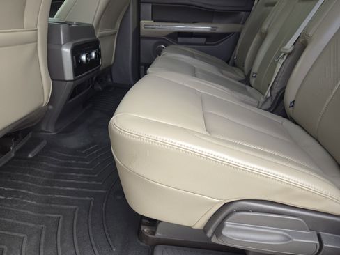 Used 2021 Ford Expedition XLT image 33