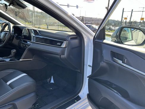 Certified 2025 Toyota Camry SE image 15