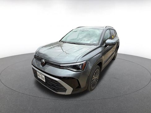 Used 2025 Volkswagen Taos SE image 3