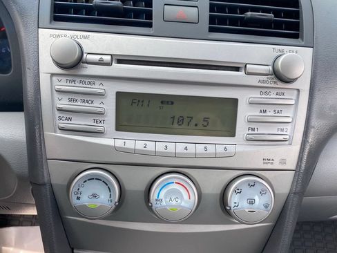 Used 2010 Toyota Camry FWD image 21