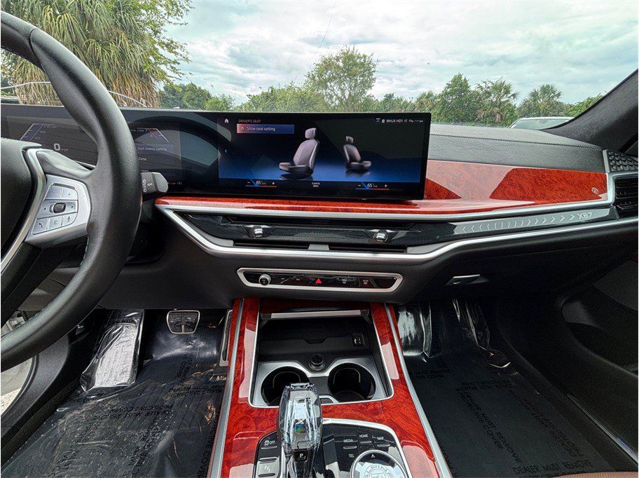 Used 2023 BMW ALPINA XB7 AWD/4WD image 11