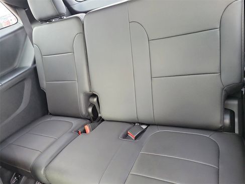 Used 2023 Chevrolet Traverse Premier w/ Redline Edition image 12