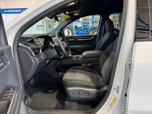 Used 2025 GMC Acadia Elevation image 8