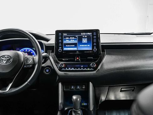 Certified 2022 Toyota Corolla Cross XLE w/ Convenience Package AWD/4WD image 14
