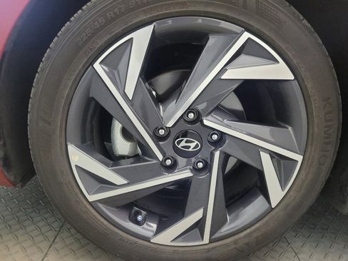 Used 2025 Hyundai Elantra Sport FWD image 31