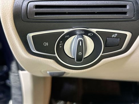 Used 2021 Mercedes-Benz GLC 300 4MATIC w/ Multimedia Package image 18