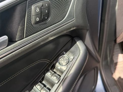 Used 2019 Ford Edge Titanium FWD image 10