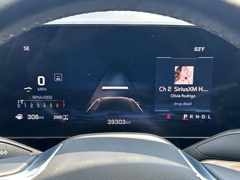 Used 2025 Chevrolet Suburban Z71 AWD/4WD image 36