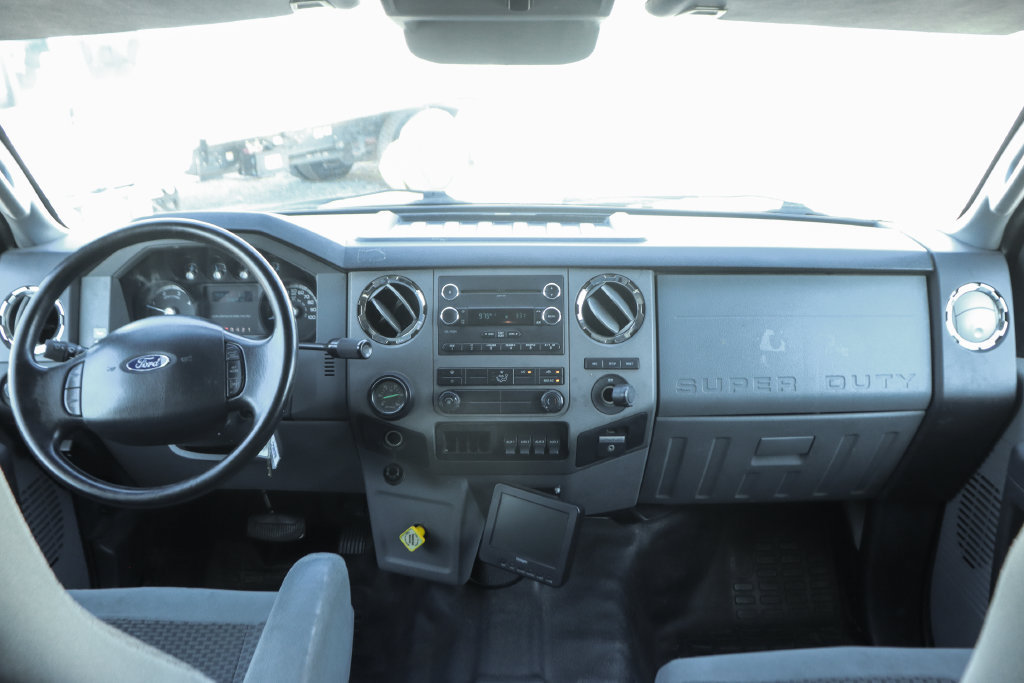 Used 2015 Ford F650 2WD Crew Cab Super Duty image 30