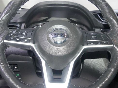 Used 2019 Nissan Rogue SV image 31