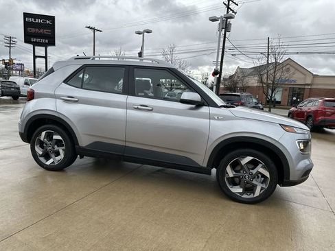 Used 2024 Hyundai Venue SEL image 33