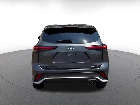 Used 2025 Toyota Highlander XSE AWD/4WD image 11
