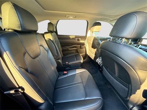 Used 2022 Kia Sorento SX image 31