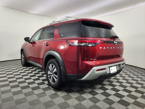 Used 2023 Nissan Pathfinder SL AWD/4WD image 3