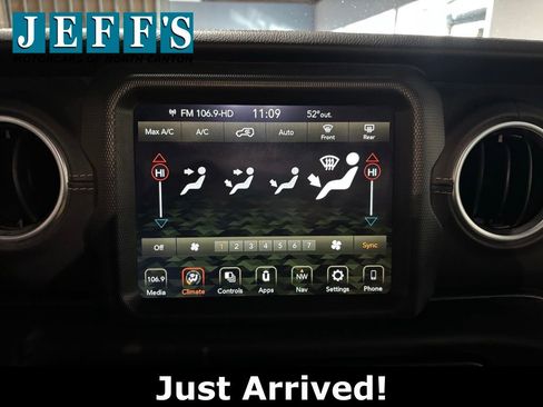 Used 2021 Jeep Wrangler Unlimited Sahara w/ Uconnect 4C Nav & Sound Group image 15