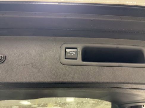 Used 2023 Toyota Highlander LE image 12