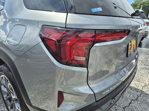 Used 2026 GMC Terrain Elevation w/ Elevation Premium Package FWD image 10
