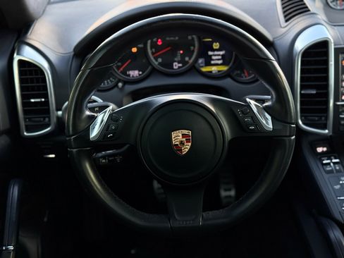 Used 2014 Porsche Cayenne Turbo image 20