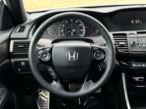 Used 2017 Honda Accord Sport image 29