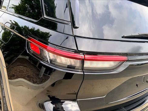 Used 2023 Jeep Grand Cherokee Altitude image 28