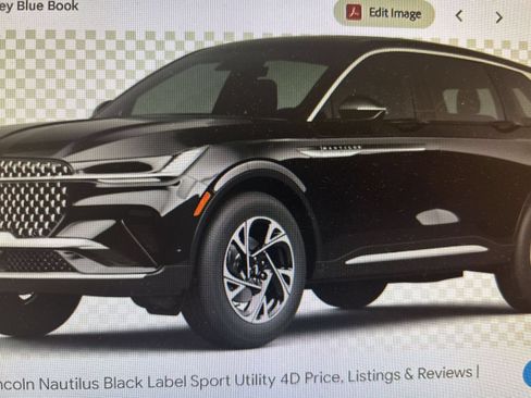Used 2024 Lincoln Nautilus Reserve AWD/4WD image 7