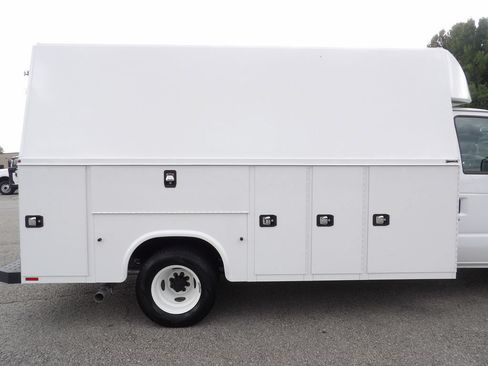 Used 2024 Ford E-350 and Econoline 350 Super Duty w/ Driver's Safety Package RWD image 50