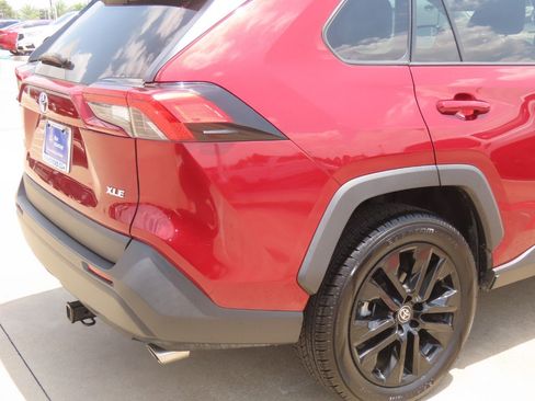 Used 2022 Toyota RAV4 XLE Premium FWD image 10