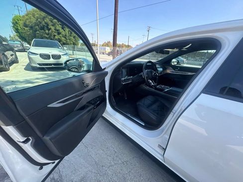 Used 2023 BMW 740i w/ Parking Assistance Package RWD image 12