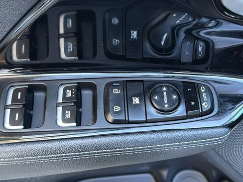 Used 2017 Kia Niro EX image 19