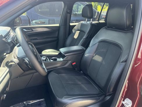 Used 2025 Jeep Grand Cherokee L Altitude RWD image 3