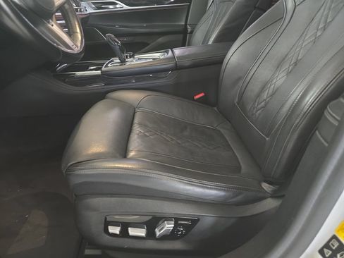 Used 2021 BMW 750i xDrive w/ Executive Package AWD/4WD image 25