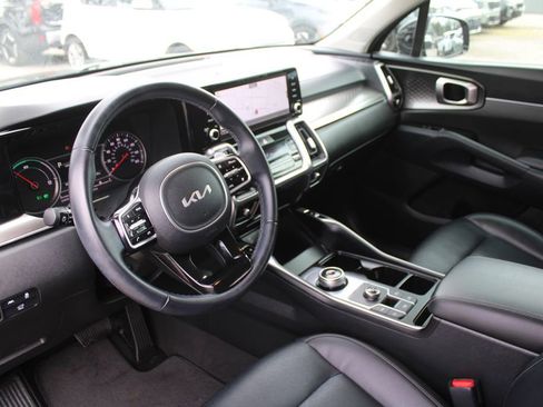 Certified 2023 Kia Sorento EX image 25
