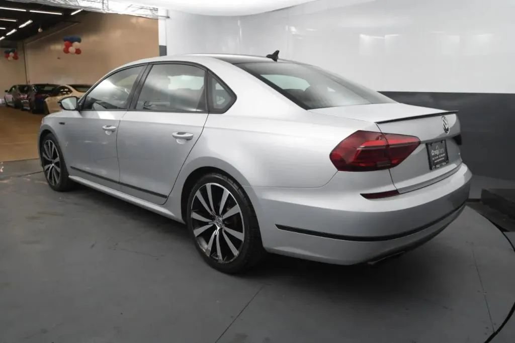 Used 2018 Volkswagen Passat GT FWD image 3