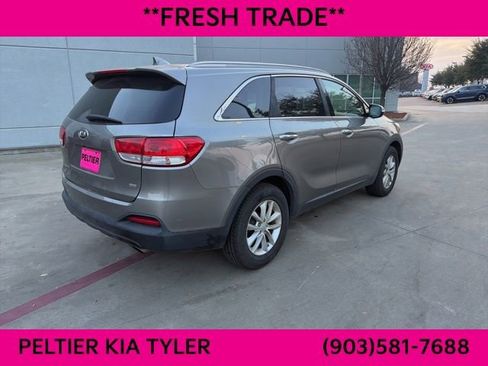 Certified 2018 Kia Sorento LX image 10