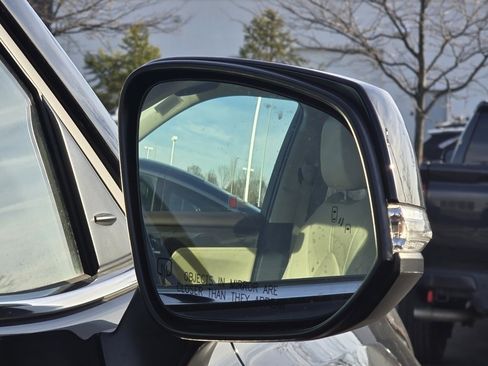 Used 2020 Toyota Highlander Limited image 19