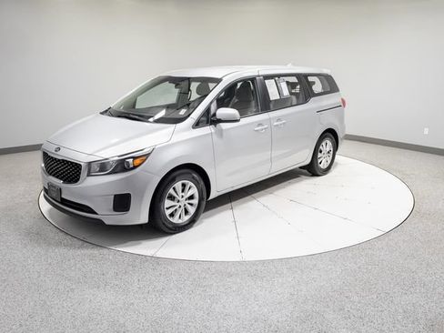 Used 2018 Kia Sedona L FWD image 32